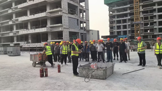 筑牢安全出产防线，兴港·玺园项目发展消防演练！